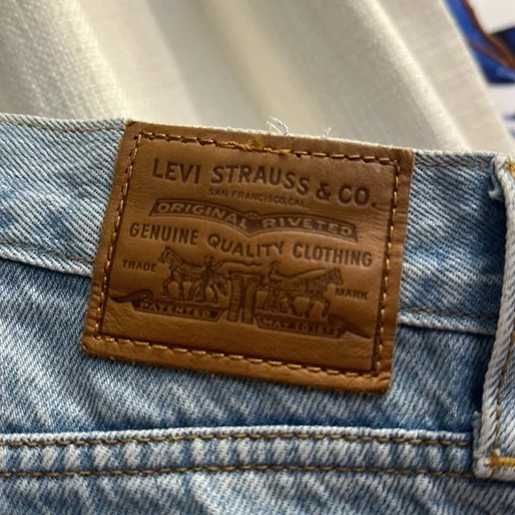 NWOT Women’s Levi’s Premium Distressed Wedgie Fit Jeans Size 24 - Picture 7 of 9